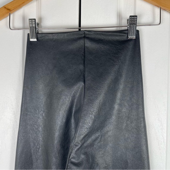 Evereve Commando 7/8 Faux Leather Leggings Womens XS Black Moto Goth Chic *Flaw* - Picture 6 of 14